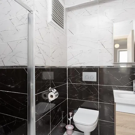 Azalea 2 فيلة أورتاجا